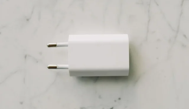 Apple’dan şarj aletine yazılım güncellemesi işte detaylar kapsamında 140W USB-C adaptörü