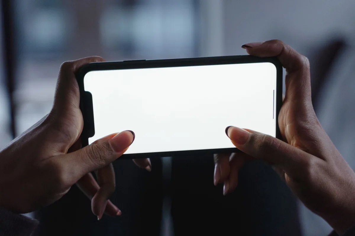 Apple'ın Katlanabilir iPhone Duo Fiyatı ve Detayları 1 Apple'ın Katlanabilir iPhone Duo Fiyatı ve Detayları - Detay Görseli