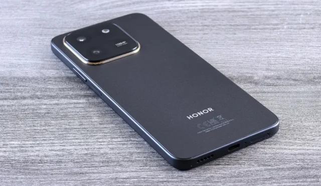 Honor MagicOS 11 Beta Kayıtları Başladı duyurusu ile test edilen akıllı telefon ekranı