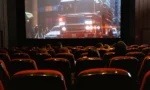 OpenAI’ın Hikayesi Film Oluyor: Artificial Fragmanı Yayınlandı haberine ait sinema salonu ve yapay zeka temalı görsel