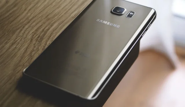 Samsung, üç cihaza desteği kesiyor: Güncelleme gelmeyecek haberi için Galaxy katlanabilir telefon ve akıllı saat görseli