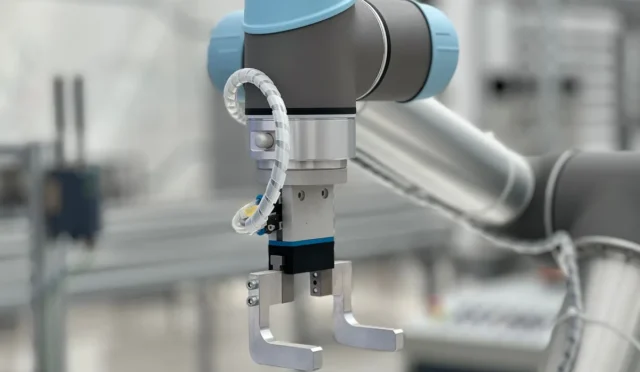XPeng insansı robot montaj hattında seri üretim aşamasında görüntüleniyor